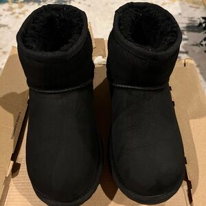 Black Ugg mini boots!